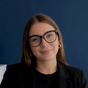 Baby-sitter sérieuse et disponible 