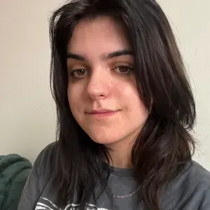 Étudiante motivée à l'idée d'aider à l'entretien