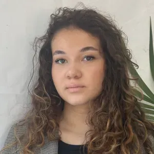 Jeune baby-sitter expérimentée et diplômée BAFA