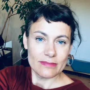 Baby-sitter et dessinatrice expérimentée