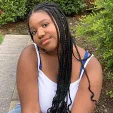 Baby-sitter attentive et enthousiaste