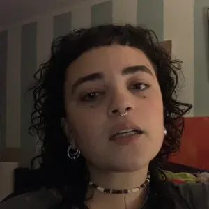 Aloo. O meu nome é Sofia Duque:)