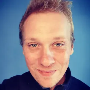Aide soignant/garde malade/homme de compagnie (jours et nuit