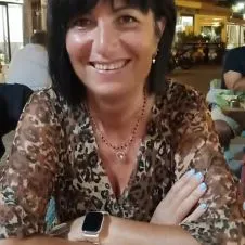 Addetta alle pulizie e stiro amante degli animali 