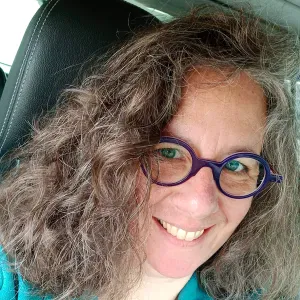 garde d'enfants: soins quotidiens et éveil