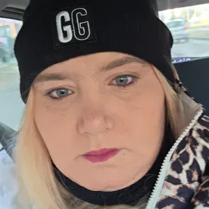 ADETTA ALLE PULIZIE DI CASA! ANCHE DI FINO