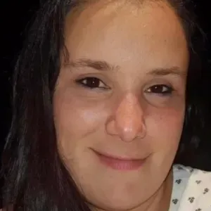 Cuidadora responsável e amorosa. 