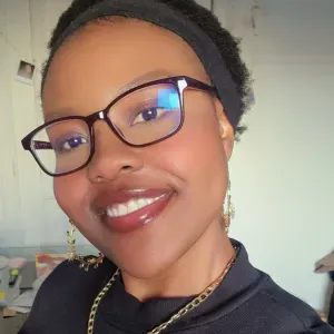 Liebevolle Babysitterin & Hundeliebhaberin 