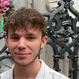  à Dijon Pet sitter disponible – Soins et câlins assurés ! 