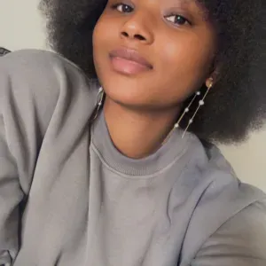 Baby-sitter expérimentée à Paris 18 