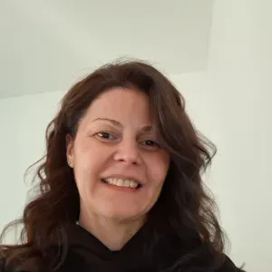 Salve ,sono in cerca di lavoro come badante colf