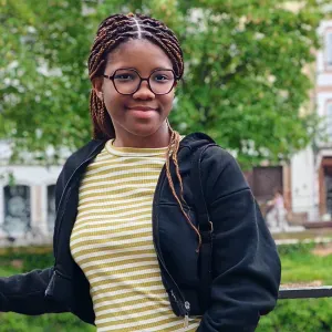Baby-sitter disponible à Orléans 