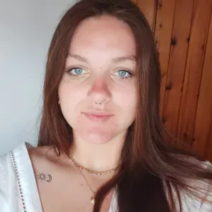 Baby-sitter expérimentée de 20 ans 