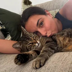 Precisa-se de cuidador(a) de gatos