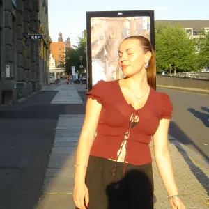 Amoureuse des animaux – disponible à Nice