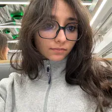 Baby-sitter fun avec beaucoup d'imagination ! 