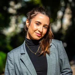 Je vous aide à organiser avec attention et confiance