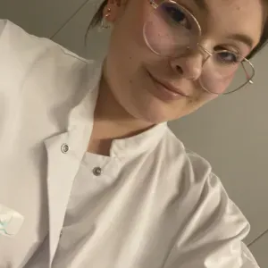 Étudiante qui recherche à faire du babysitting 