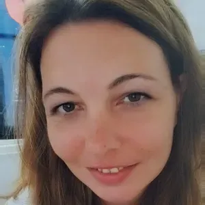 Baby sitter sérieuse et adorable.
