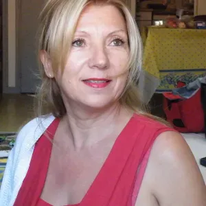 amoureuse de chats, chien comme les staffi