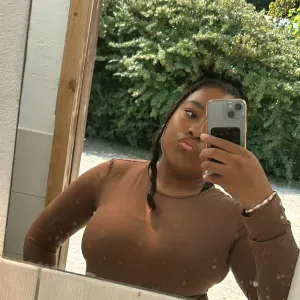 femme de ménage chez moi et chez ma tante 