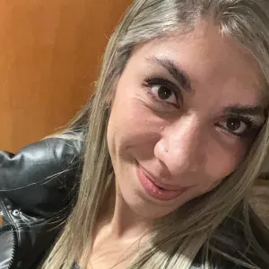 Empleada doméstica y niñera de bebés y niños. 