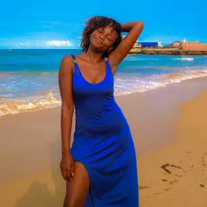 Nounou/Employée de Maison avec Visa, disponible Paris.