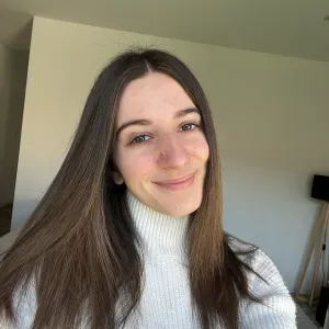 Baby-sitter diplômée et expérimentée 