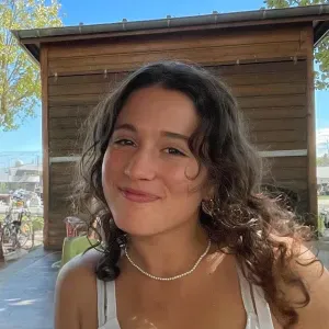 Baby-sitter bienveillante et de confiance à Rochelle 