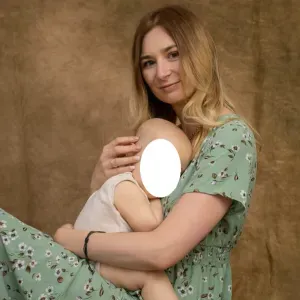 Baby-sitter expérimentée bienvaillante