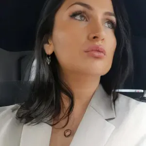 Femme au foyer responsable à Marseille.