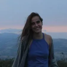 Haurrak zaintzeko familia bila nabil.