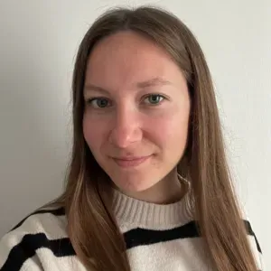 Baby-sitter disponible autour de Poitiers 