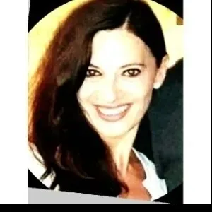 Responsable y seria la que le encantan los niños.