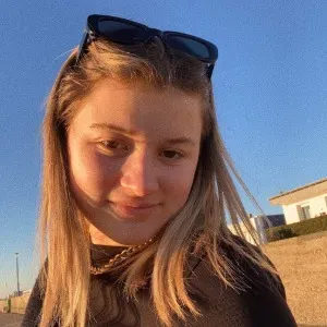 Volontaire pour des gardes d'enfants durant l'été