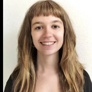 Cuidadora, profesora de inglés y de música para niñ****s