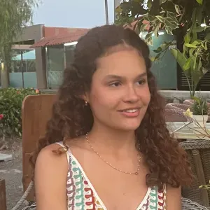 Baby-sitter étudiante – Patiente, fiable et pleine d'énergie