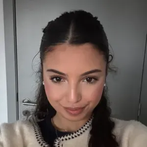 Baby-sitter sérieuse dispo à Charleroi 