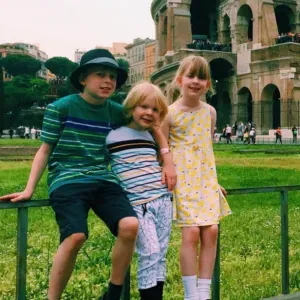 Looking for experienced housekeeper