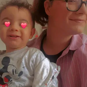 Garde d'enfant expérimentées et jeune maman 