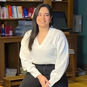 Baby-sitter sérieuse avec expérience en garderie et crèche