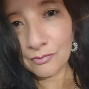 Empregada de limpeza responsável e dedicada.