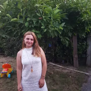 Ajudante na tarefa de limpeza de casa 