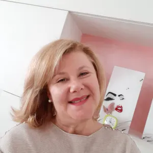 Salve ,ho esperienza  come domestica uffici pulizia supermer