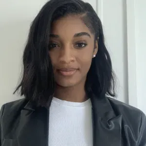 Aide à domicile bienveillante pour personnes âgées