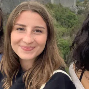 Étudiante disponible pour du baby-sitting 