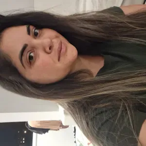 Funcionária de limpeza experiente 