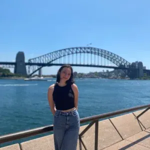 Baby-sitter souriante à Nice !