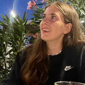 Baby-sitter disponible à Ussel et alentours 