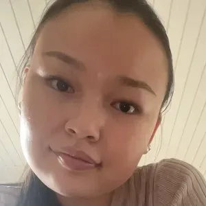 Sød, glad, rolig babysitter søger job.